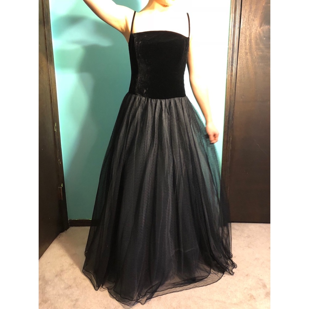 Velvet & Tulle Prom/Formal Gown